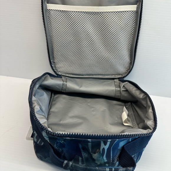 Shark Lunch Box | Back to School - Picture 4 of 5